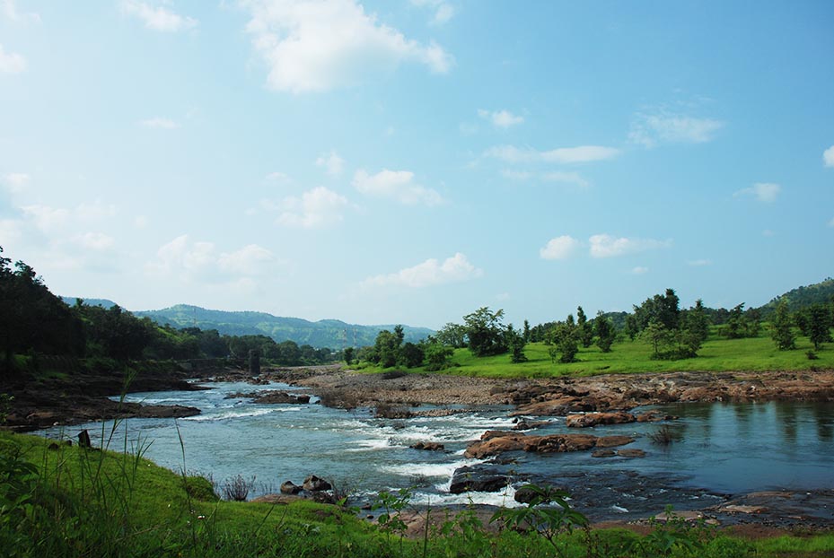 The drive back towards Goa Highway follows a beautiful stream in some stretches