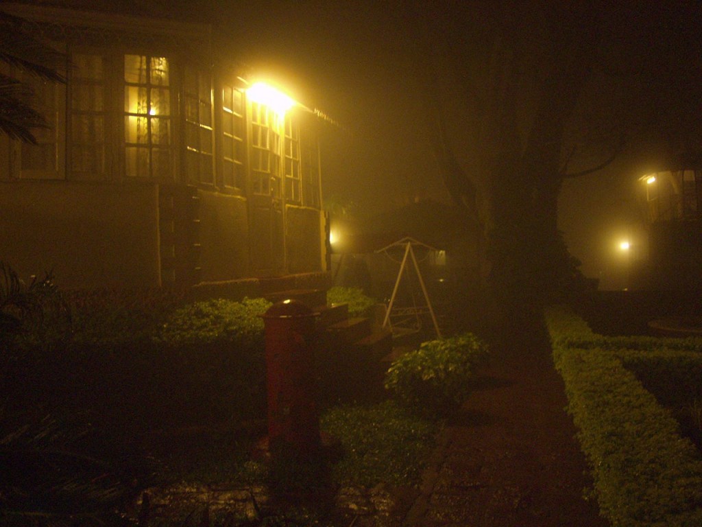 Prospect Hotel looks cinematic in the foggy night of Panchgani