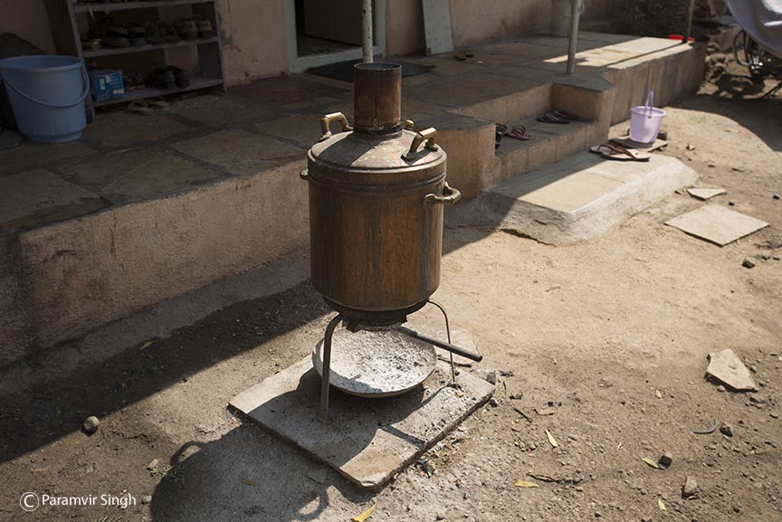 Traditional water heater near Bhor Rajwada 