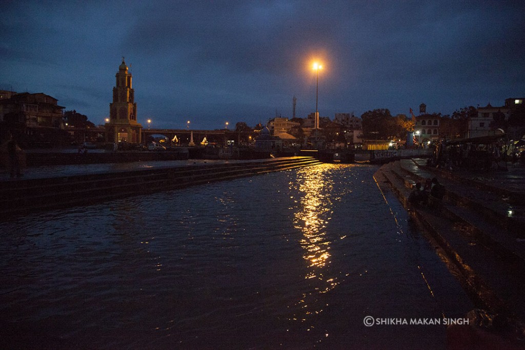 As darkness fell, we decided to move into the bazaars of Nashik.