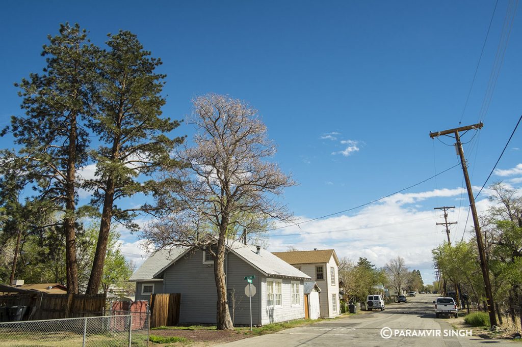 A typical lane in Lone Pine, California. 