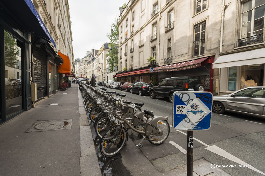 Rent a cycle in Paris.