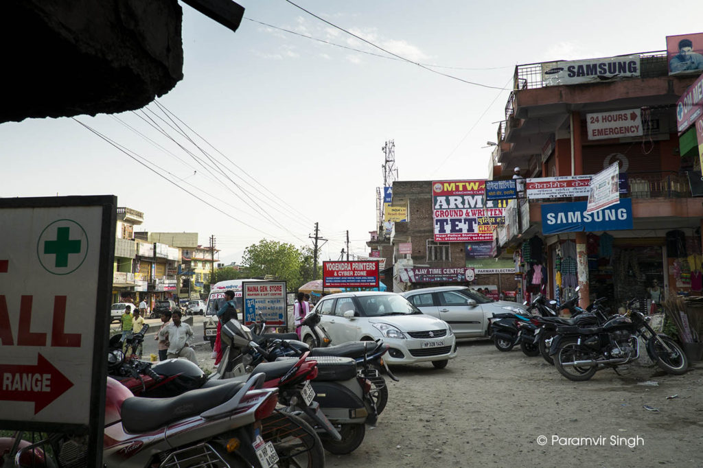 Dense market near Katrain, Himachal Pradesh